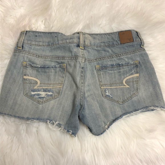 ⭐️American Eagle Size 2 Light wash jean shorts - Picture 2 of 3